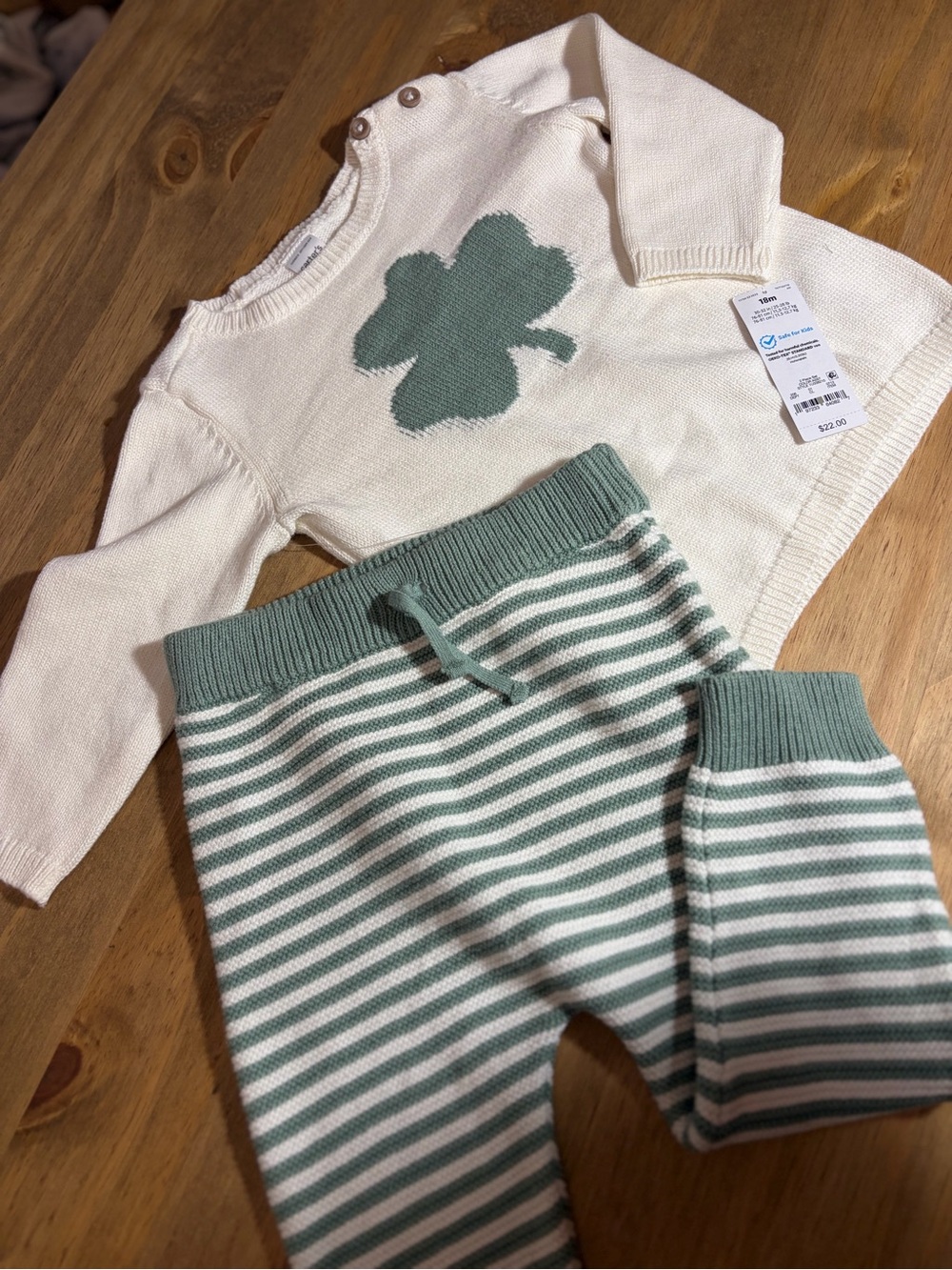 NWT-Carters White & Sage
Baby/toddler Sweater Set with Clover
Knit